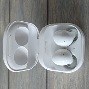 Samsung White Airbuds SM-R177
